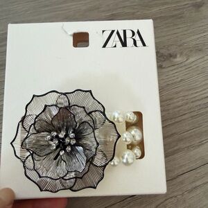 Zara shimmery floral pearl bracelet